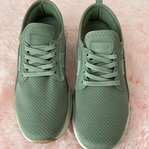 Women’s Freely Green Slip-on Sneakers Size 8